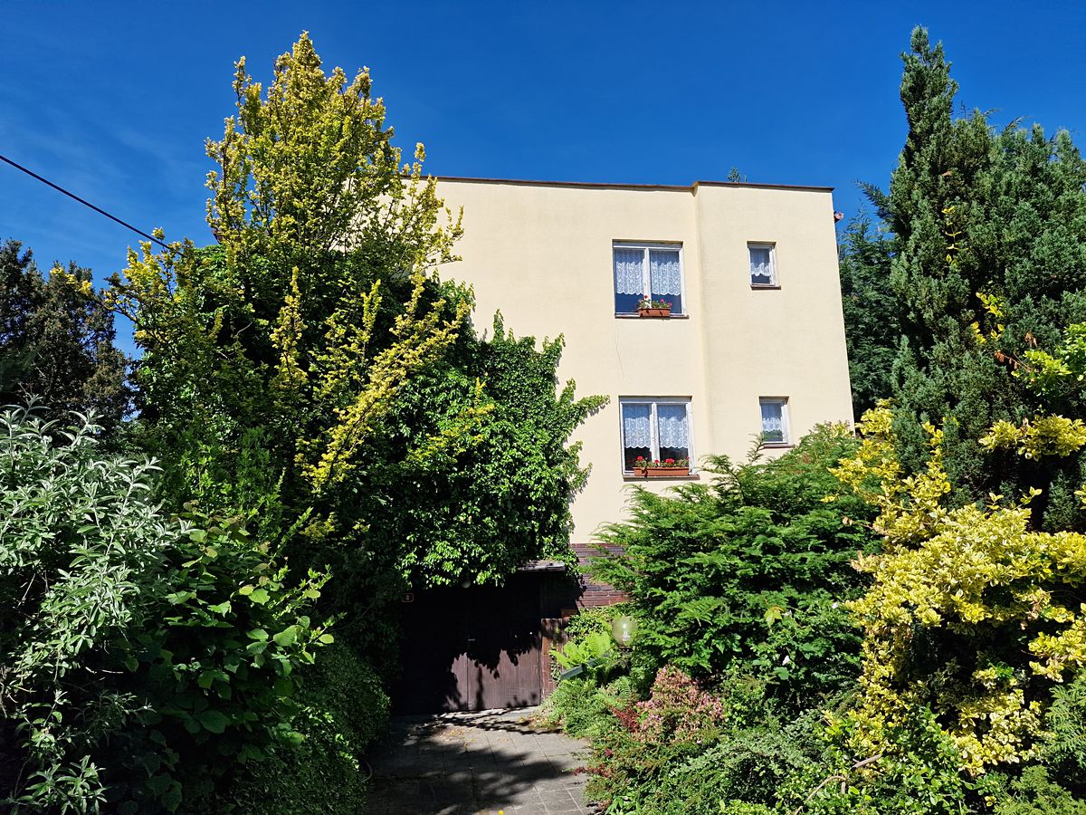 Prodej rodinného domu 312 m², pozemek 897 m²